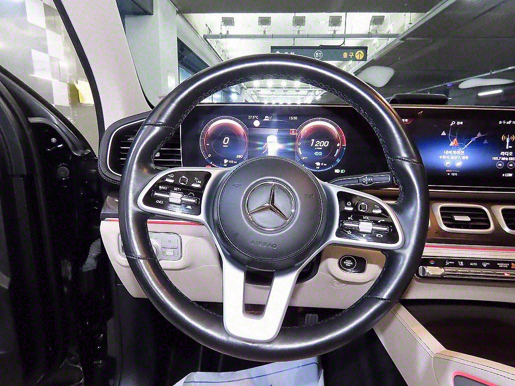 Mercedes Benz GLE Class - Vista 8