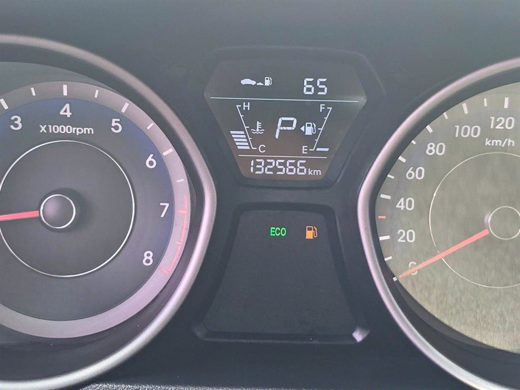 HYUNDAI Avante - Vista 6