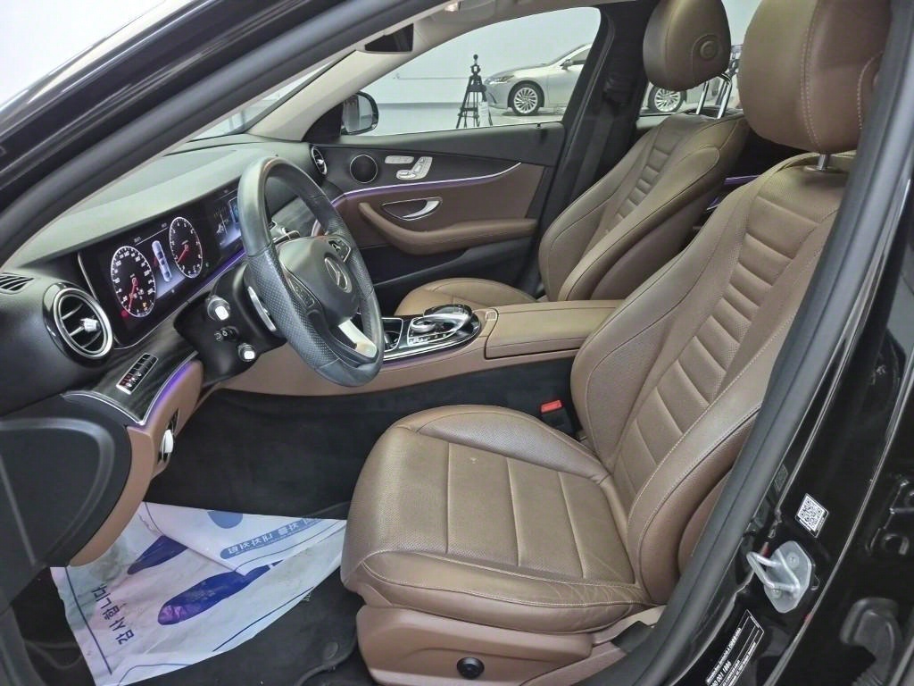 Mercedes Benz E class - Vista 8