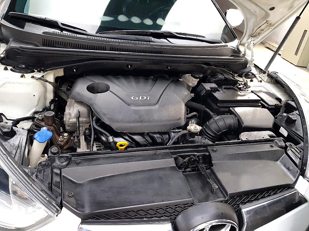 HYUNDAI Veloster - Vista 6