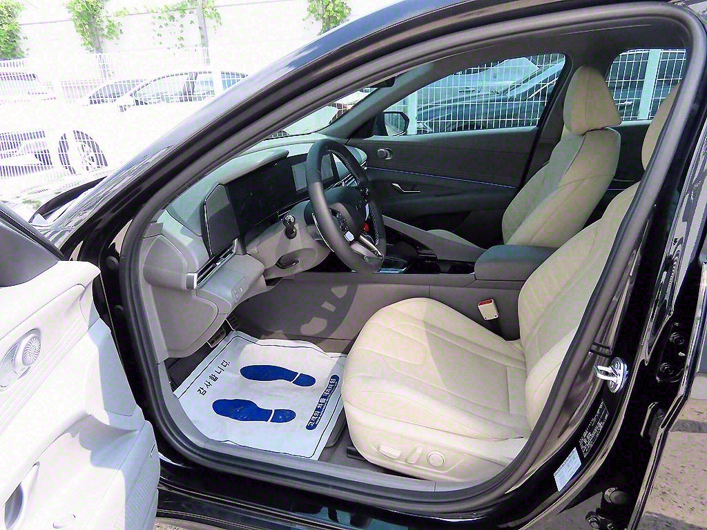 HYUNDAI Avante - Vista 5