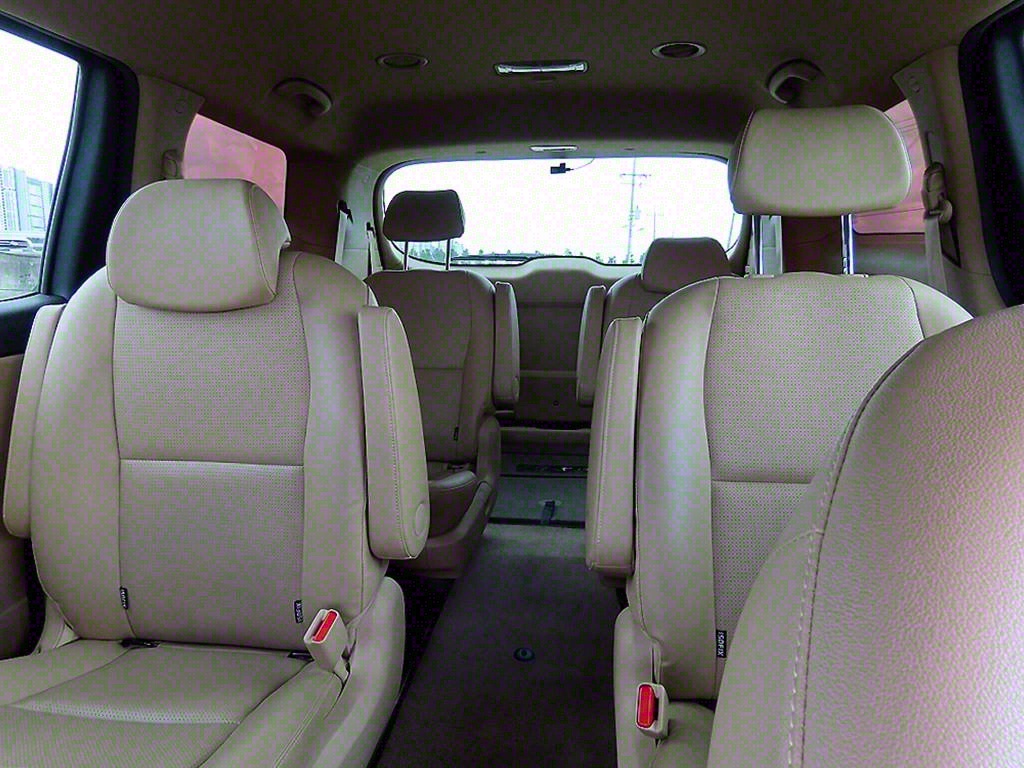 KIA Carnival - Vista 7