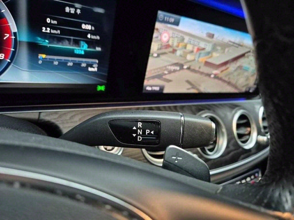 Mercedes Benz E class - Vista 8