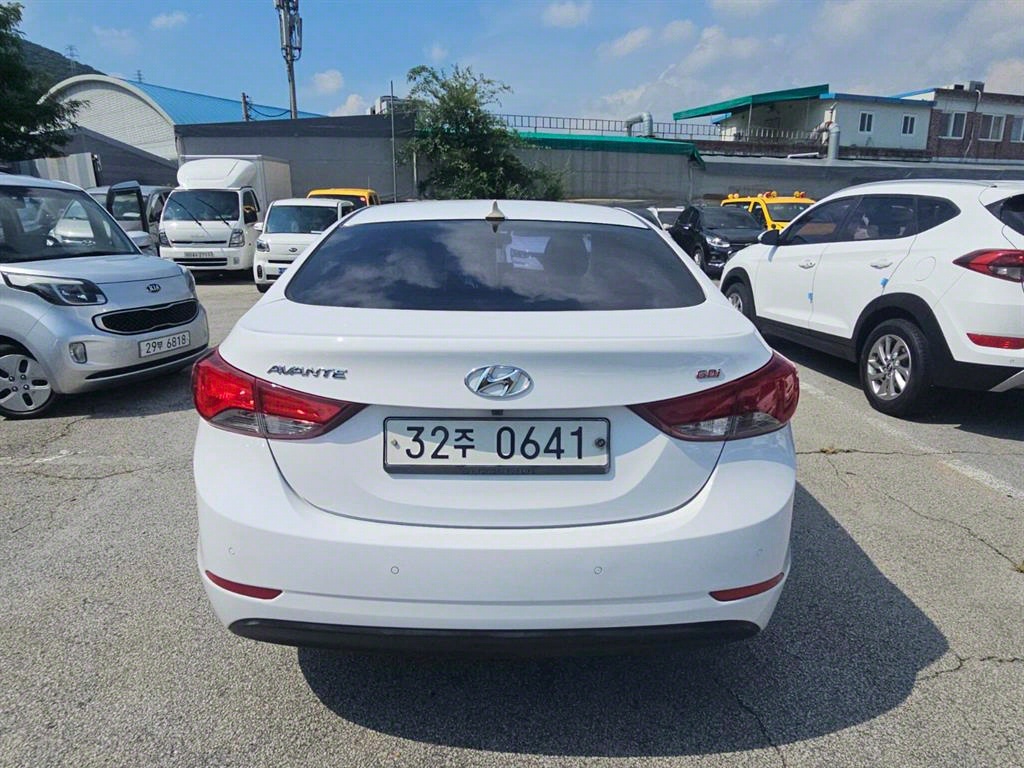 HYUNDAI Avante - Vista 4