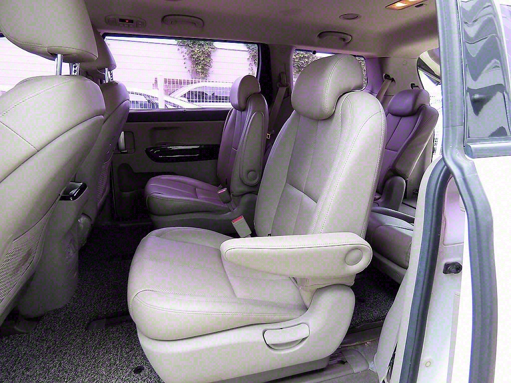 KIA Carnival - Vista 6