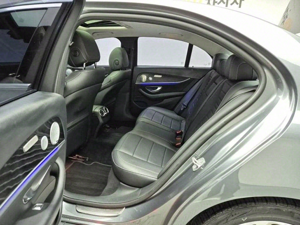 Mercedes Benz E class - Vista 12