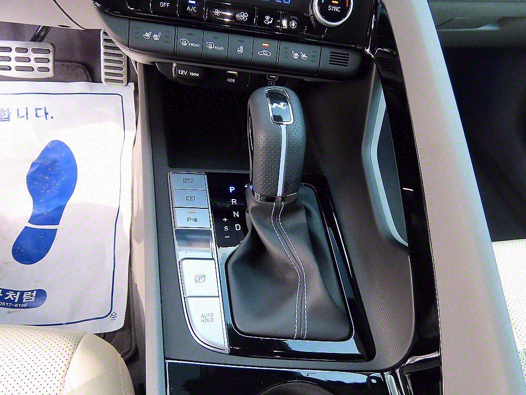 HYUNDAI Avante - Vista 10