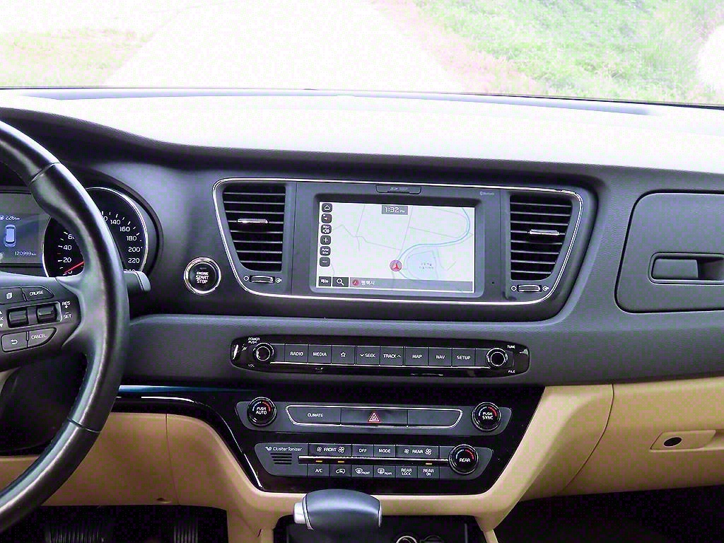 KIA Carnival - Vista 11