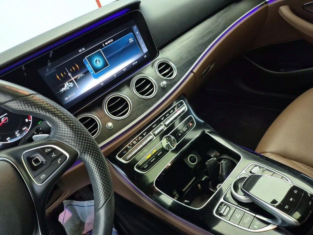 Mercedes Benz E class - Vista 10