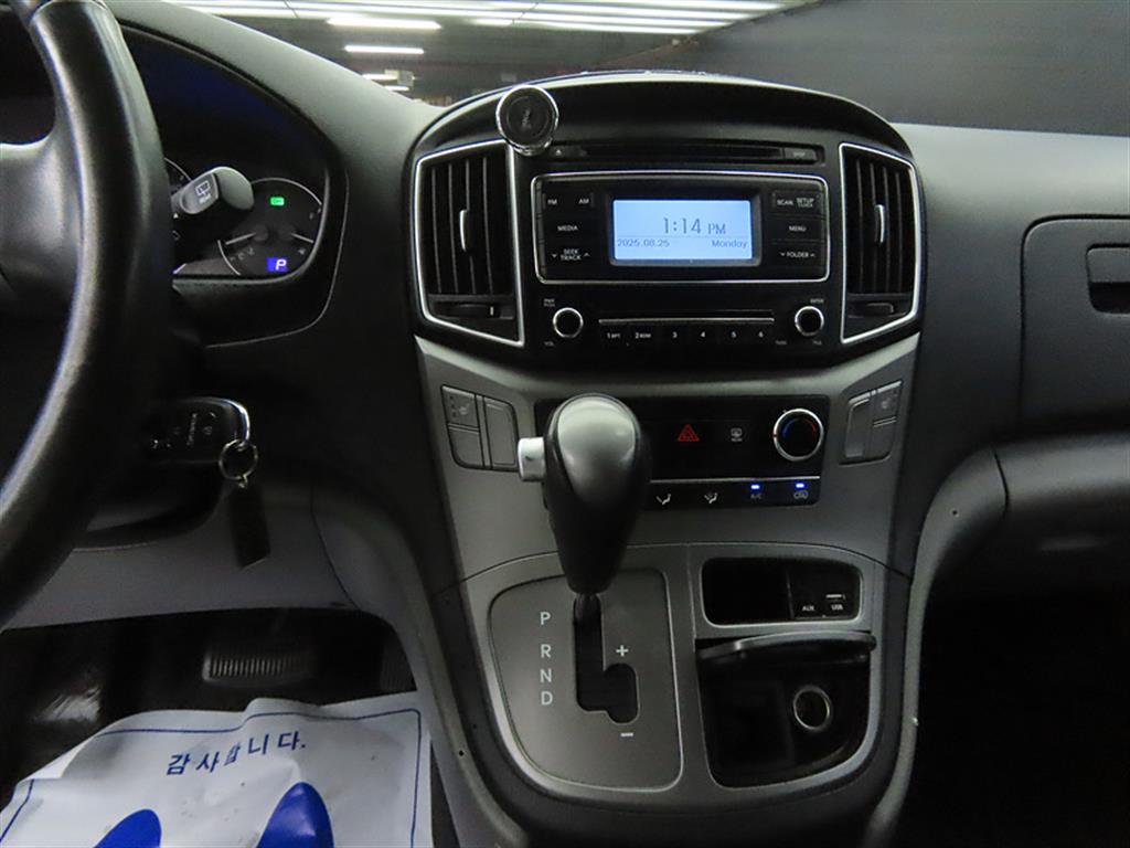 HYUNDAI Starex - Vista 7