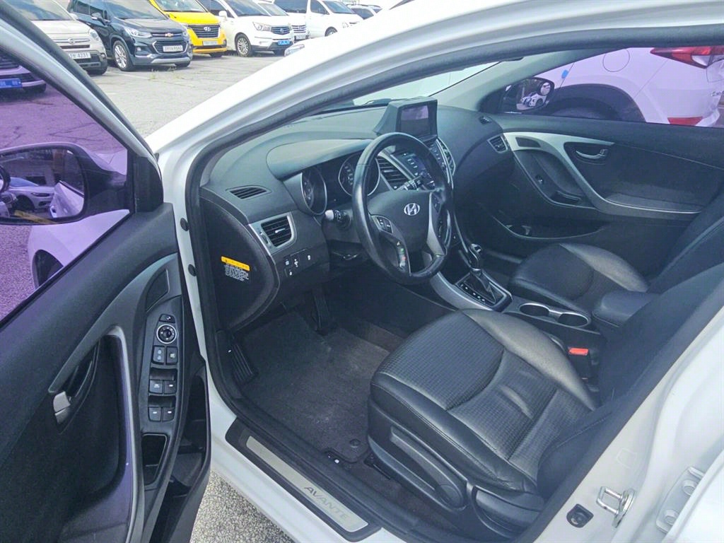 HYUNDAI Avante - Vista 8