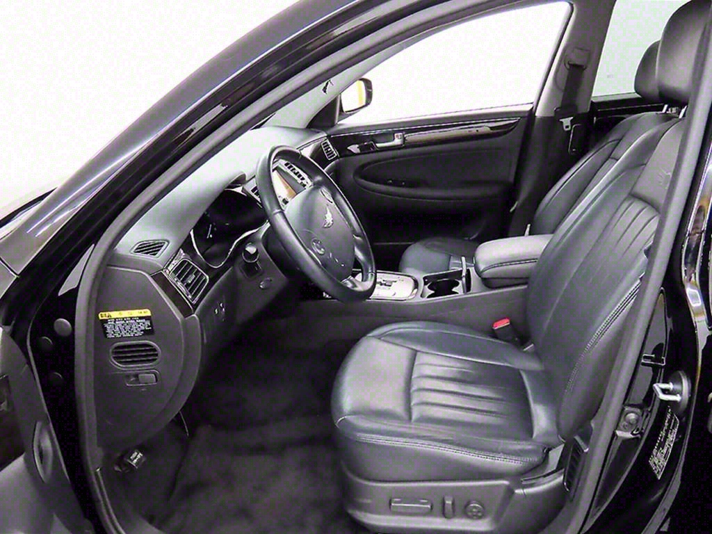 HYUNDAI Genesis - Vista 5