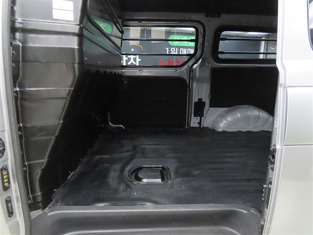 HYUNDAI Starex - Vista 6