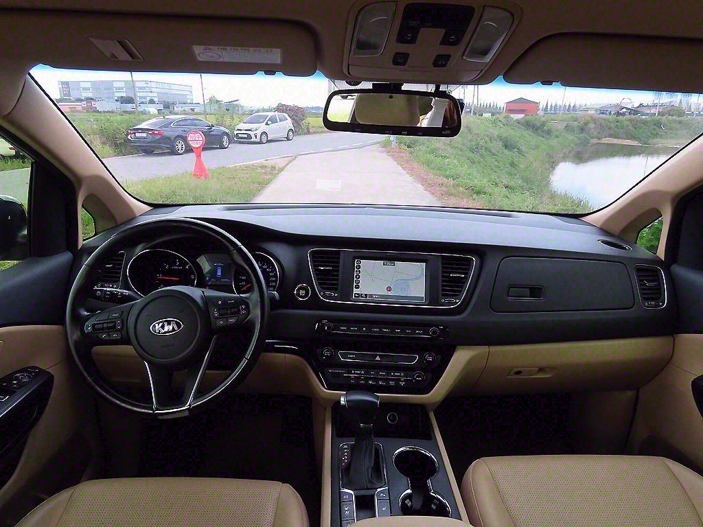 KIA Carnival - Vista 10