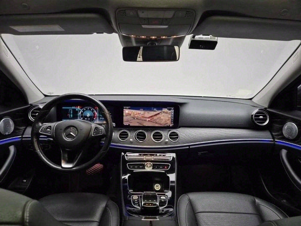 Mercedes Benz E class - Vista 7