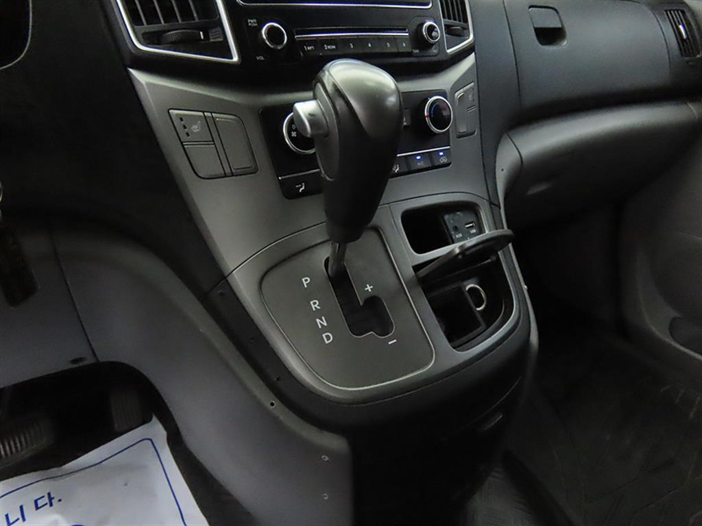 HYUNDAI Starex - Vista 10