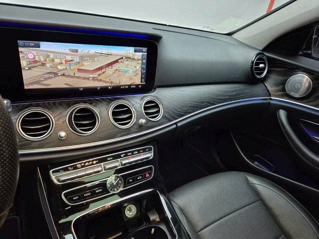 Mercedes Benz E class - Vista 10