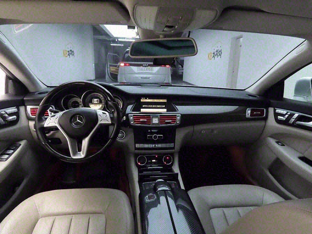 Mercedes Benz CLS Class - Vista 6