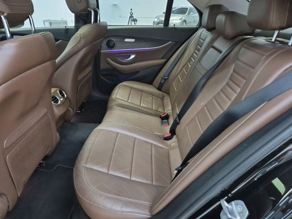 Mercedes Benz E class - Vista 9