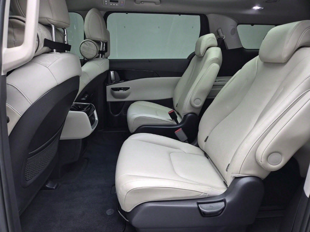 KIA Carnival - Vista 12