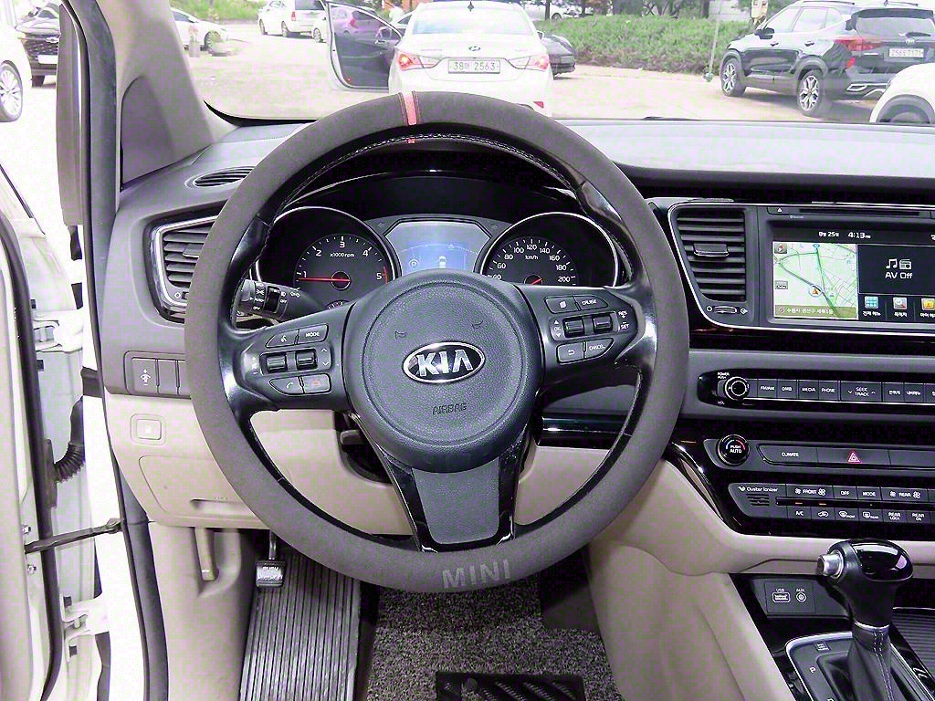 KIA Carnival - Vista 9