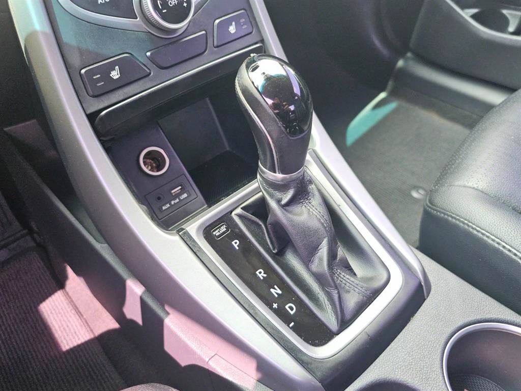 HYUNDAI Avante - Vista 11