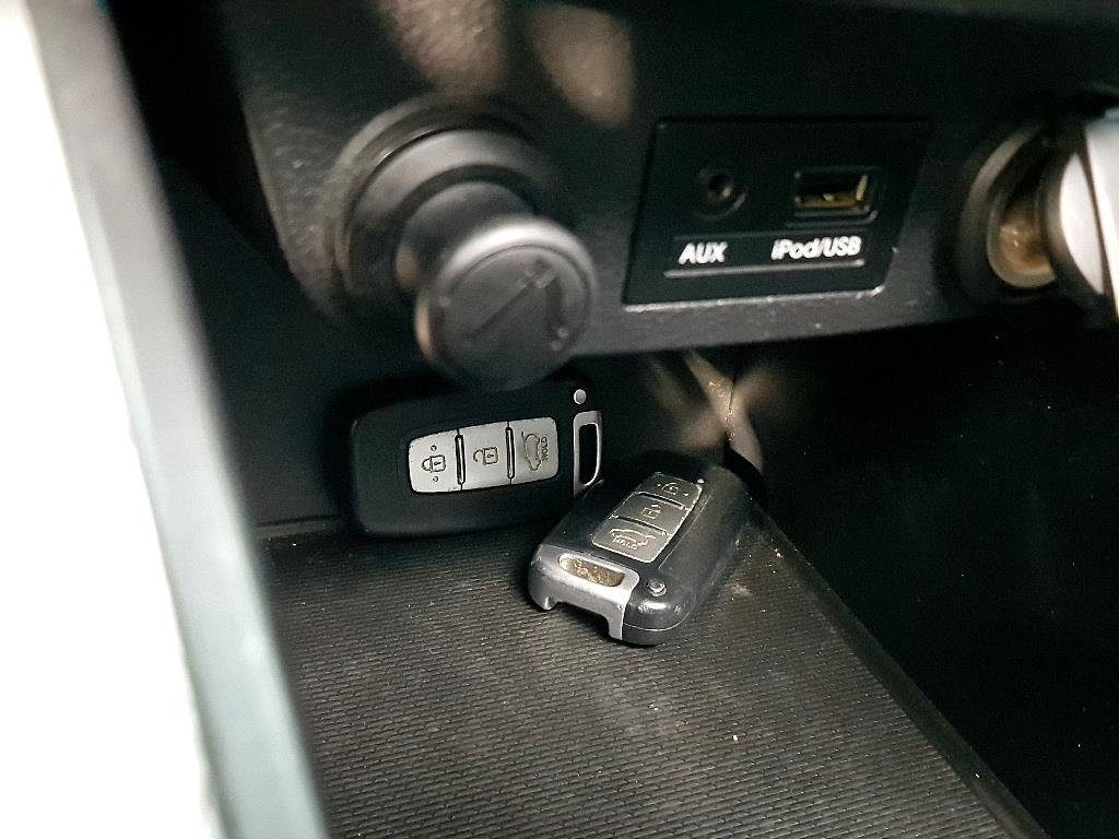 HYUNDAI Veloster 2014 Blanco - Importación desde Corea - HF Imports Iquique - Foto 15