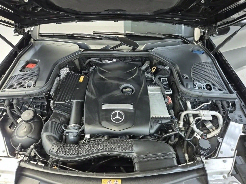 Mercedes Benz E class - Vista 5