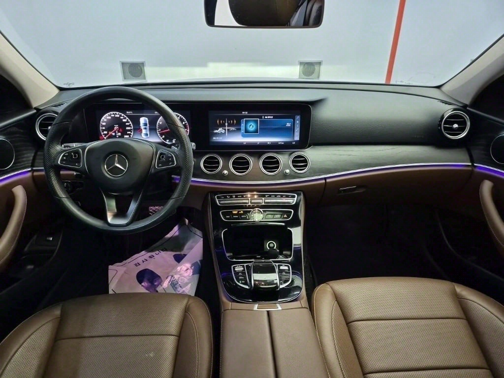 Mercedes Benz E class - Vista 7