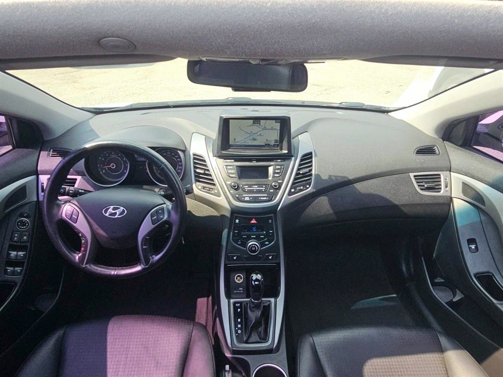 HYUNDAI Avante - Vista 7