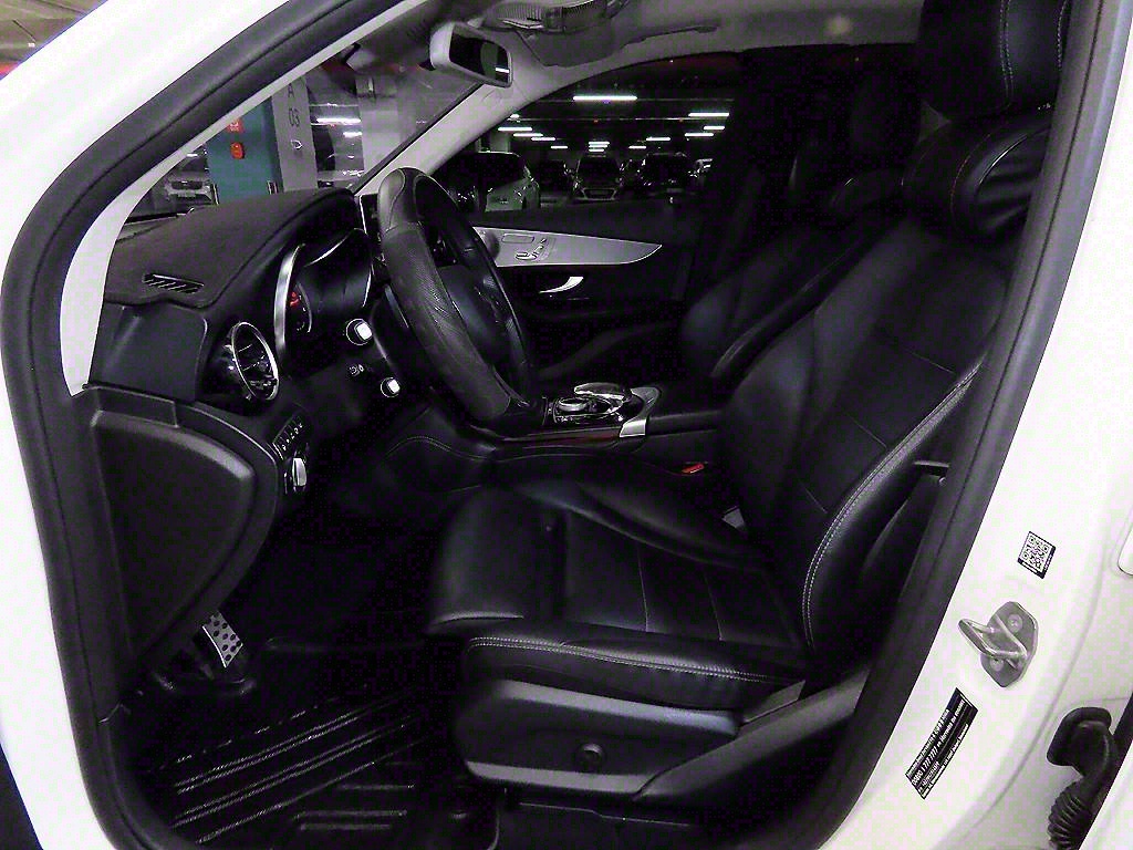 Mercedes Benz GLC Class - Vista 6