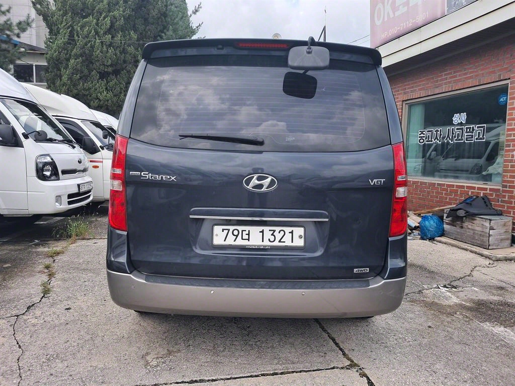 HYUNDAI Starex - Vista 4