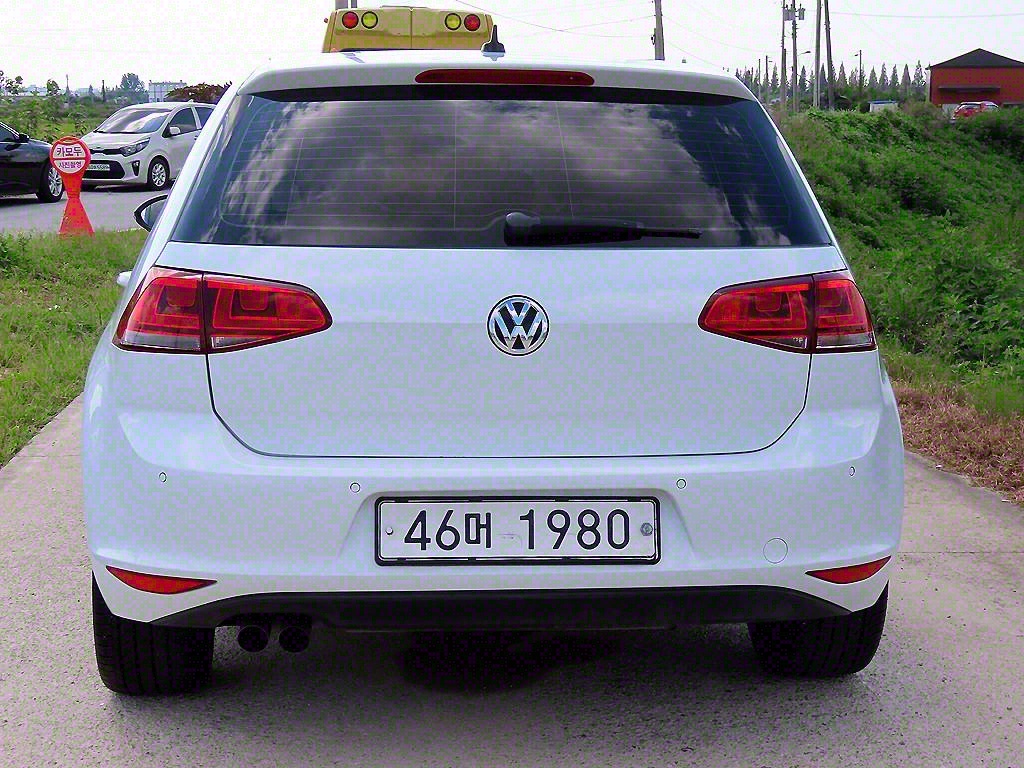 Volkswagen Golf - Vista 4