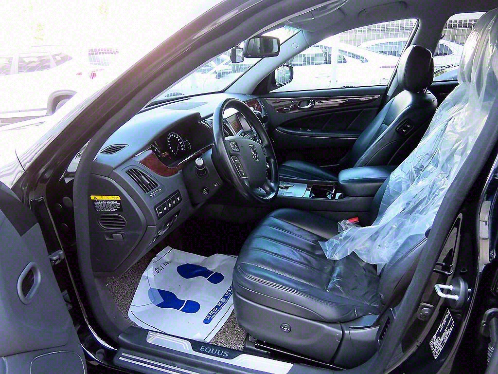 HYUNDAI Equus - Vista 5