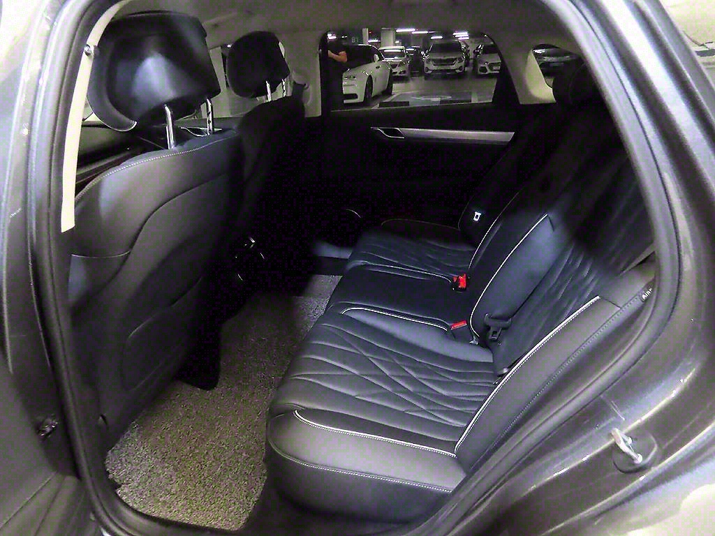 Genesis G80 - Vista 7