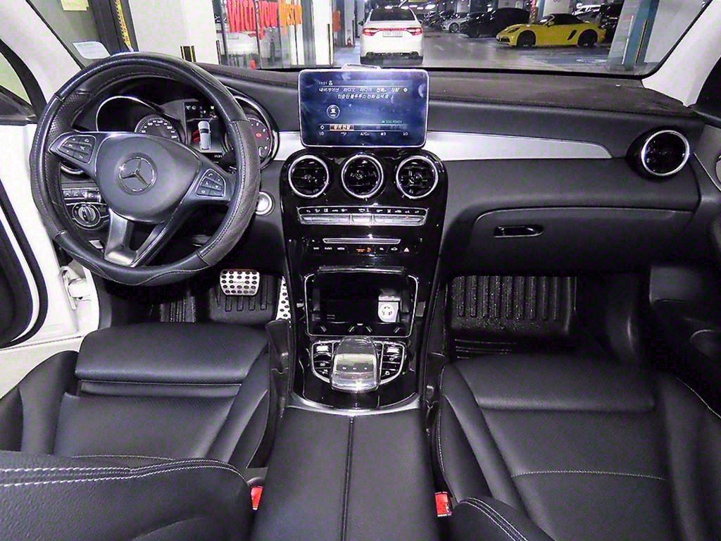 Mercedes Benz GLC Class - Vista 10