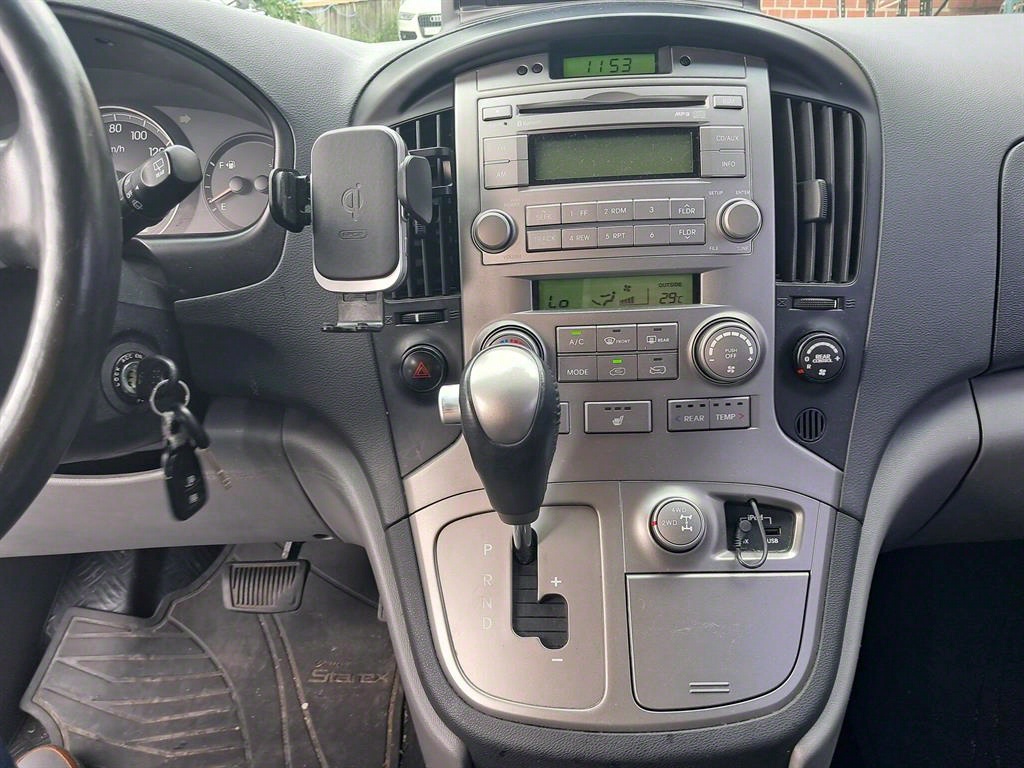 HYUNDAI Starex - Vista 10