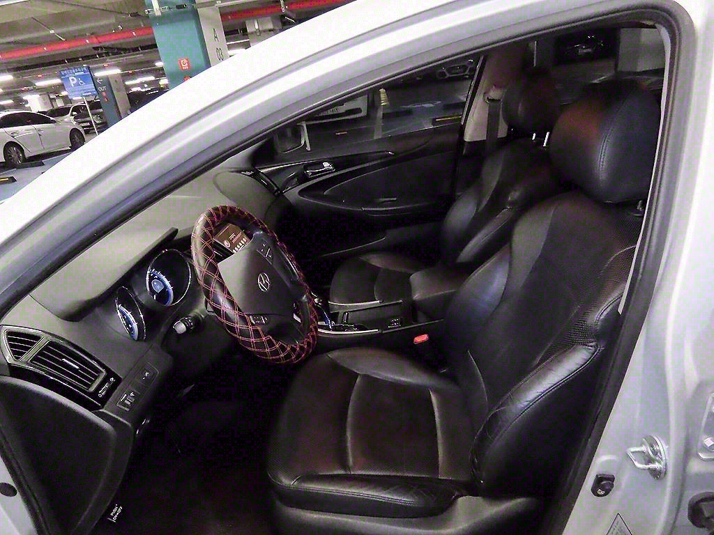 HYUNDAI Sonata - Vista 6