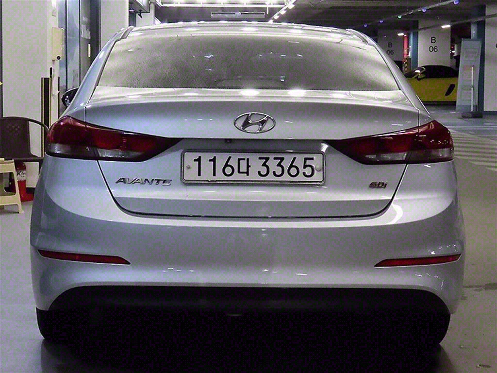 HYUNDAI Avante - Vista 5