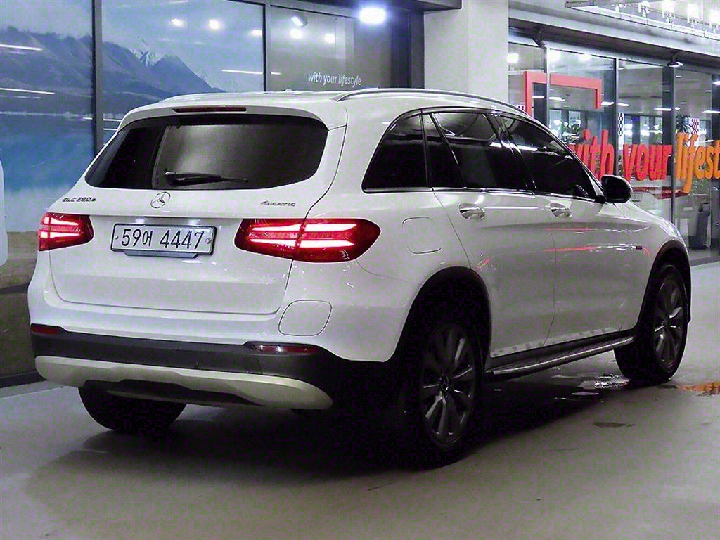 Mercedes Benz GLC Class - Vista 4