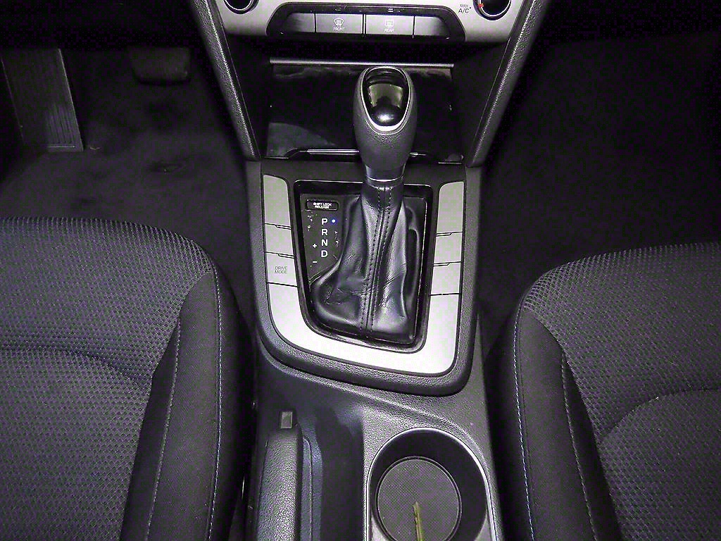 HYUNDAI Avante - Vista 12