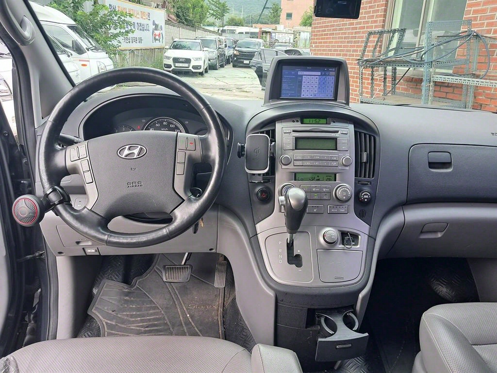 HYUNDAI Starex - Vista 5