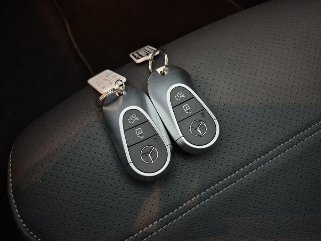 Mercedes Benz C Class 2024 Negro - Importación desde Corea - HF Imports Iquique - Foto 18