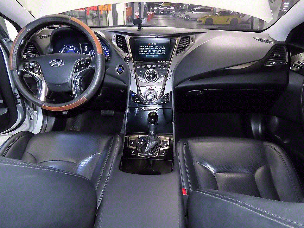 HYUNDAI Grandeur - Vista 12