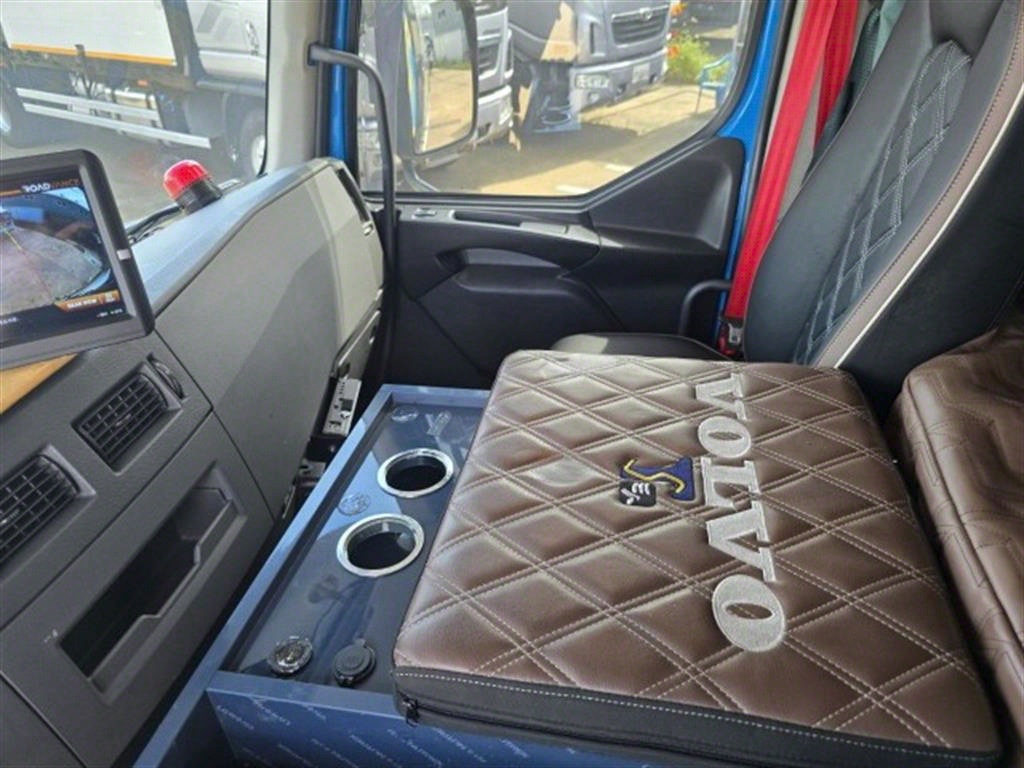 medium and large cargo truck - Vista 12