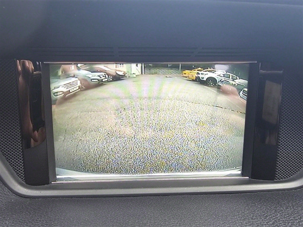 Mercedes Benz E class - Vista 12