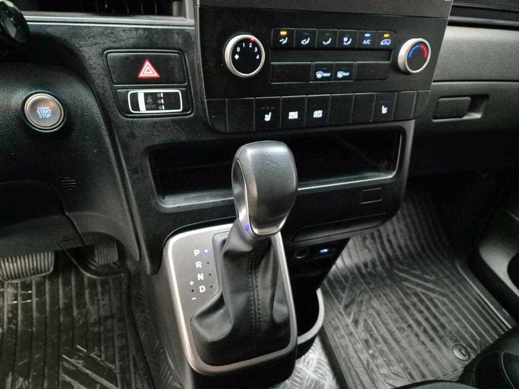 HYUNDAI Staria - Vista 8