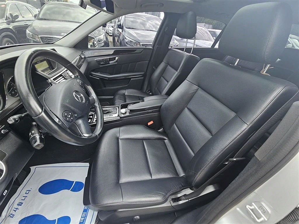 Mercedes Benz E class - Vista 8