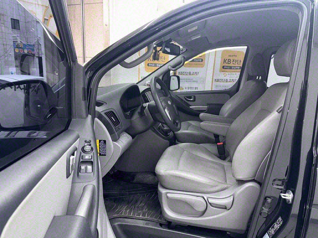 HYUNDAI Starex - Vista 5