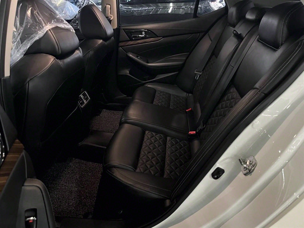 Nissan Maxima - Vista 7